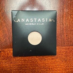 Anastasia Beverly Hills Eye Shadow in Color Fresh